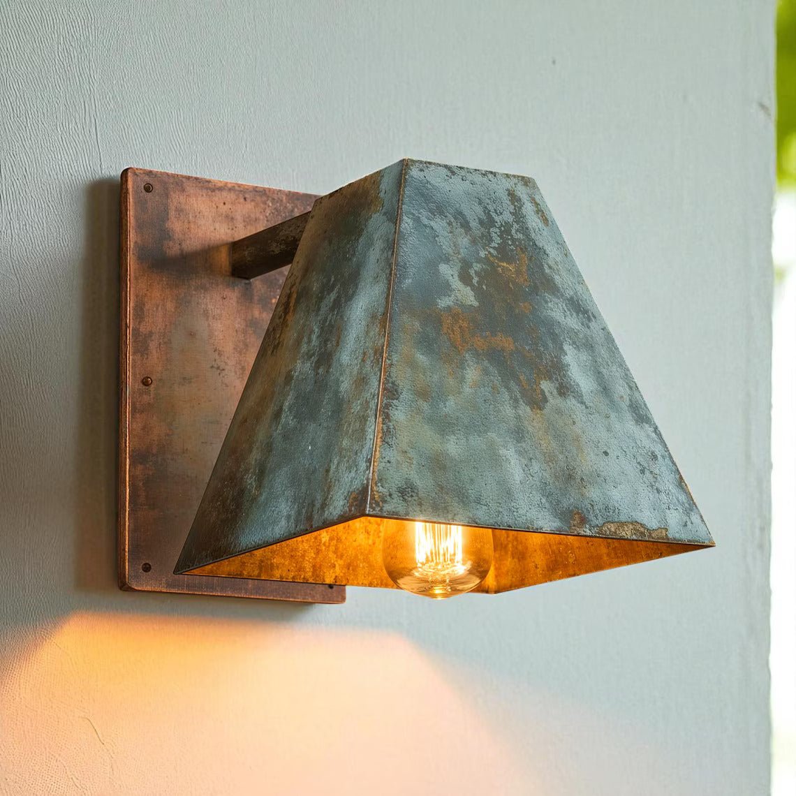 Hand-Hammered Geometric Copper Wall Sconce - Aged Green Patina Outdoor Light - Mettlemix