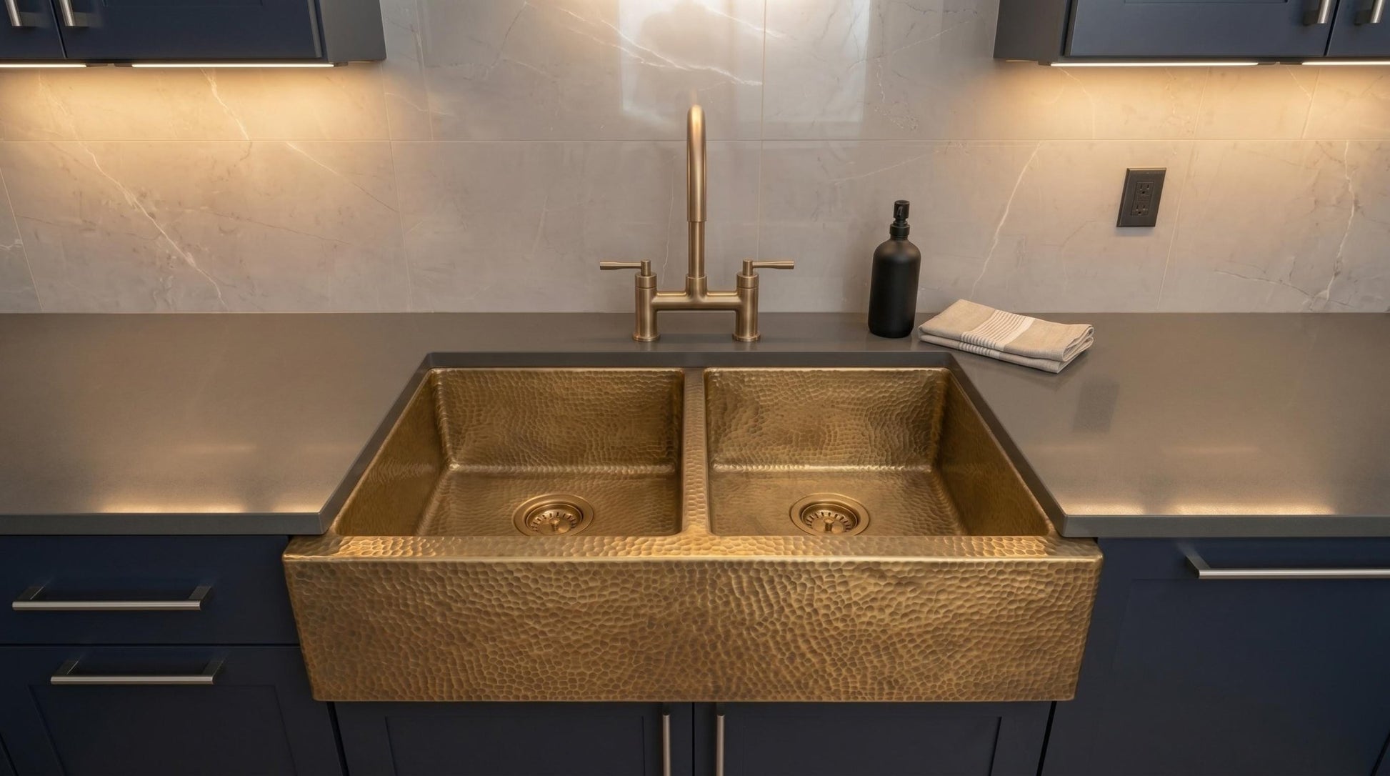 Handmade Hammered Brass Farmhouse Sink - Double Bowl Kitchen Apron Front Sink - Antique Brass Kitchen Fixture - Luxury Custom Brass Basin - Mettlemix