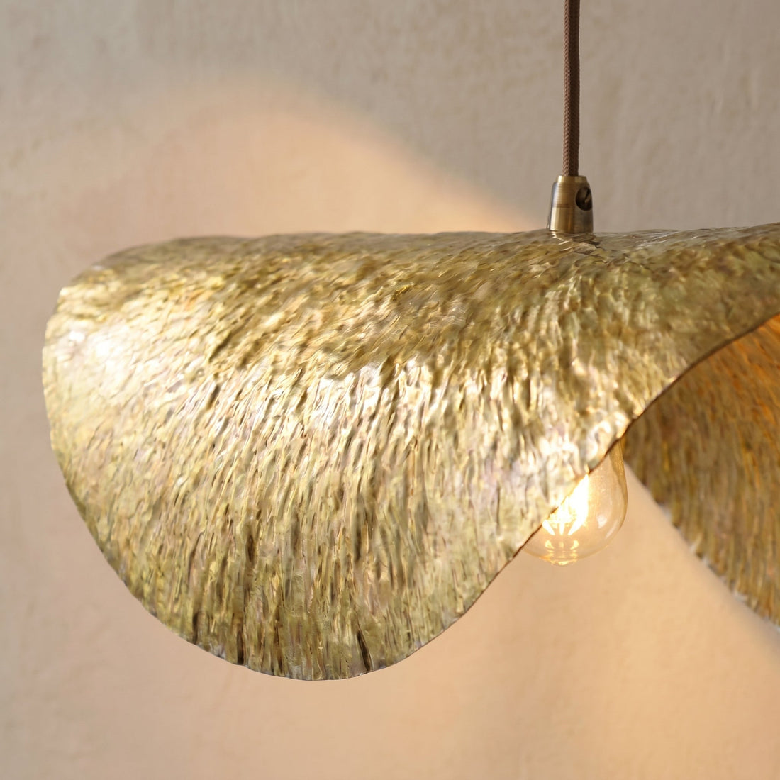 Modern Lotus Leaf Brass Pendant Lamp - Minimalist Suspension Light - Mettlemix